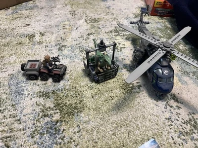 LEGO Jurassic World: Blue's Helicopter Pursuit (75928) Minifiguras usadas y manual Foto 1 de 4