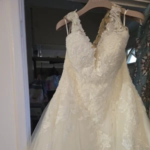 wedding dress size 20 - Picture 1 of 6