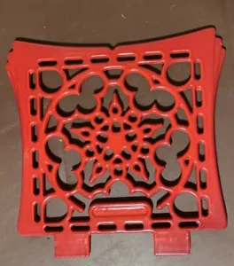 Le Creuset Square roter gusseiserner Buchständer & Untersetzer ohne Ständer - Bild 1 von 11