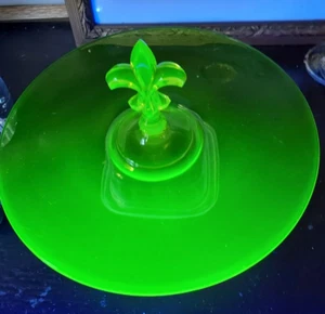 Uranium Glass Tidbit Plate Fleur De Lis Center Handle Really GLOWS Bright 11"VTG - Picture 1 of 5