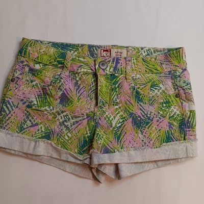l.e.i. Pantalones Cortos de Jean Ashley Lowrise Estampado de Hoja de Palma con Puños Talla 7 Junior Informales Foto 1 de 4