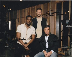 Coronation Street    **HAND SIGNED**   8x10 photo    ~   AUTOGRAPHED - Picture 1 of 1