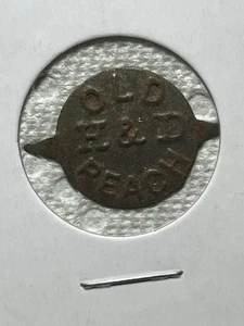 H&D Old Peach Embossed Vintage Blech Tabak Anhänger - Bild 1 von 2