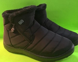 Stivali da neve donna neri foderati in pelliccia sintetica nuovi senza etichette marca Go con cerniera taglia 9,5 US - 41 EU - Foto 1 di 6