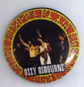 Vintage 1983 Ozzy Osbourne Giacca a bottoni Pinback 1,25" - Foto 1 di 6