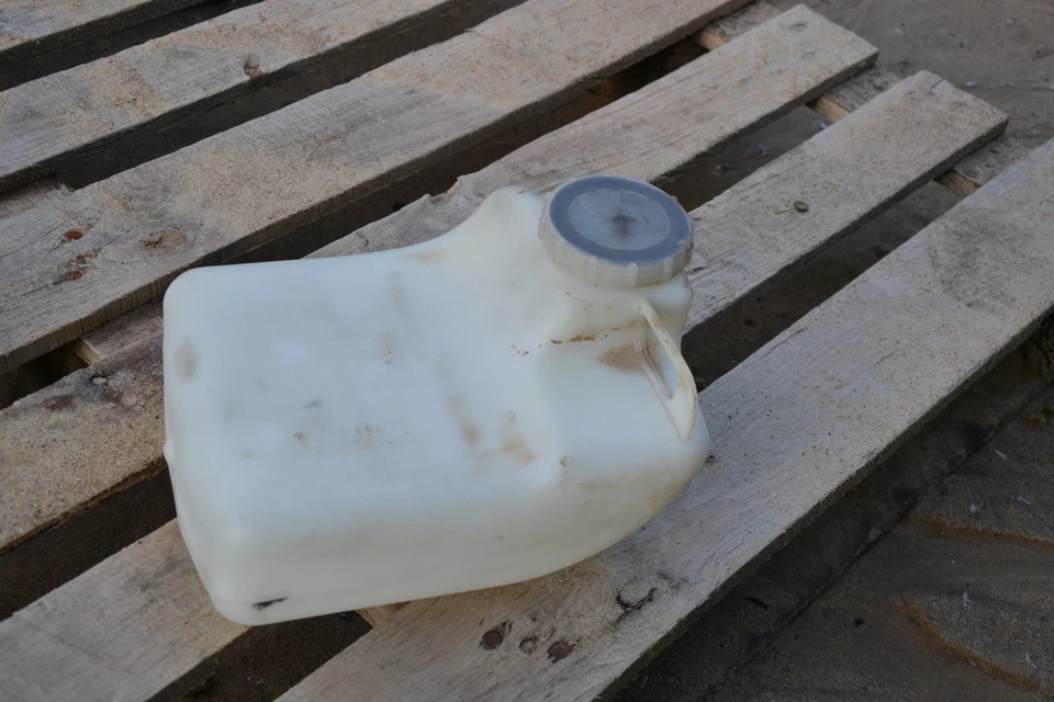  Mercedes W123 S123 Station Wagon Estate parabrisas trasero tanque botella líquido Foto 1 de 3