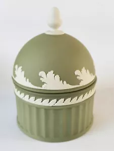 Wedgwood Jasperware Green Trinket Box Acorn and Oak Leaf - Picture 1 of 9