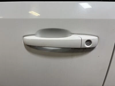 Used Front Left Exterior Door Handle fits: 2016 Dodge Caravan assembly door fron - Image 1 of 4
