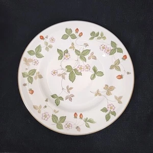 Wedgwood Wild Strawberry Bone China Salad Dessert Plate Gold Rim R4406 England - Picture 1 of 6