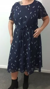 Navy Feather Print Short Sleeve Belted Dress from Evans - Pluss Size UK 16 - Picture 1 of 4