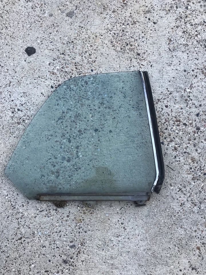 1236700810 REAR WINDOW C123 230C 230CE 280C 280CE 300CD 300CDT RIGHT $750.00 - Image 1 of 2