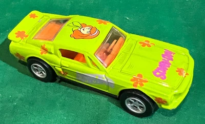 Racing Champions Scooby Doo Daphne Ford Mustang 1/64 Diecast PL13 - Image 1 of 2