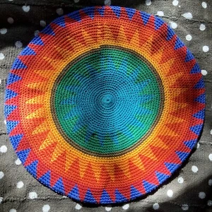 AUS BAUMWOLLE handgehäkelte Rasta-Mütze Regenbogen Familie Festival Hippie Star JUMBO Tam - Bild 1 von 3