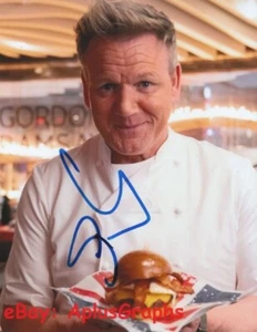 GORDON RAMSAY... Celebrity Chef / Restauranteur (Hell's Kitchen) SIGNED - Foto 1 di 1
