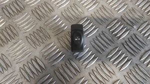 Bouton interrupteur lève vitre - RENAULT Scenic I (1) - Foto 1 di 3