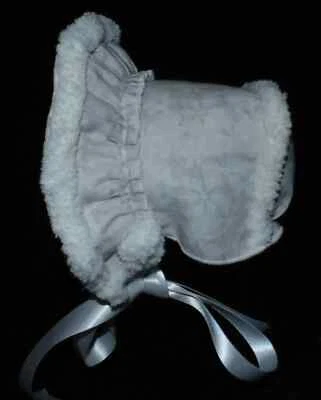 Gorro de bebé forrado Sherpa copos de nieve blancos para clima frío Foto 1 de 3