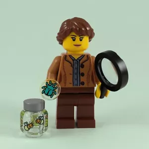 LEGO Entomologo Minifigure con Scarabeo, Lucciole e Lente di Ingrandimento - Foto 1 di 8