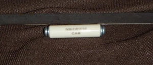 Konvolut fünf zylindrische Keramik Abstandsisolatoren - Bild 1 von 5