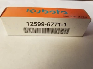 Genuine OEM Kubota Engine Wg750 Spark Plugs 12599-67710 - Picture 1 of 1