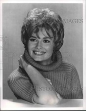 1967 Press Photo Actress Beth Brickell in Gentle Ben - nox11589