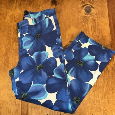 Pantalones capri de mezclilla elásticos con estampado floral azul Guess Jeans de colección de EE. UU. Foto 1 de 4