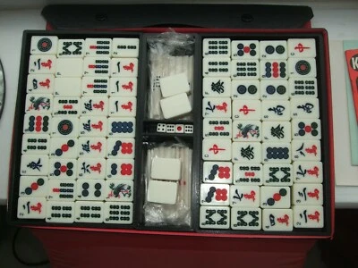 MAHJONG VINTAGE CHINESE GAME OF FOUR WINDS WITH INSTRUCTION BOOKS AND 144 PICES - Image 1 of 4