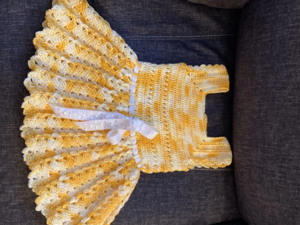 Vestido a crochet para niña  - Image 1 of 1