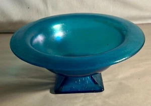 Cuenco Northwood azul iridiscente de vidrio elástico con patas de 3" - Imagen 1 de 1