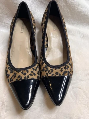 Tacones de salón Ellen Tracy de cuero con estampado de leopardo para mujer talla 8,5 Foto 1 de 4