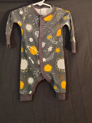 Nordstrom Bebé Niño 3 Meses Una Pieza Larga Ropa de Dormir con Pies ~ Azul Deportes Foto 1 de 3