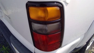 Passenger Right Tail Light Fits 04-06 SUBURBAN 1500 11823713 - Image 1 of 4