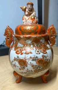 Japanisches Kutani Porzellan Koro Dreibein Räuchergefäß, Ende 19. Jahrhundert (Meiji) - Bild 1 von 5