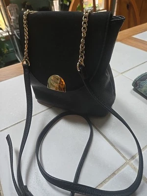 Cartera Bandolera NANETTE LEPORE Negra/Acentos Dorados Cierre a Presión NUEVA Foto 1 de 4