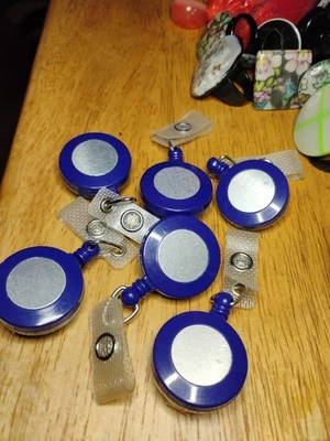 6 carretes de insignia azul liso retráctiles con broches giratorios porta insignia Foto 1 de 4