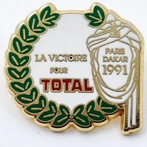 VTG PARIS DAKAR RALLY Pin Badge 1991 Arcane Paris Patent La Victoire Pour TOTAL - Picture 1 of 8