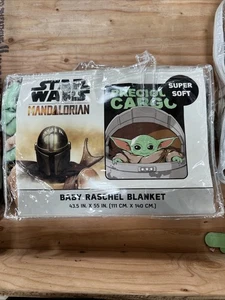 Mandalorian Baby Yoda weiche Decke Precious Cargo 43,5" x 55" von Disney - Bild 1 von 1