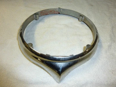 Оригинальный ободок фары CHRYSLER CLUB ROYAL COUPEIMPERIAL 1941 86322 - Изображение 1 из 3