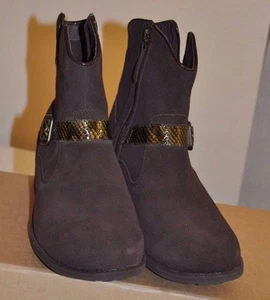 UGG Milnor Damenstiefel mit Gürtel Größe 10 - Bild 1 von 8