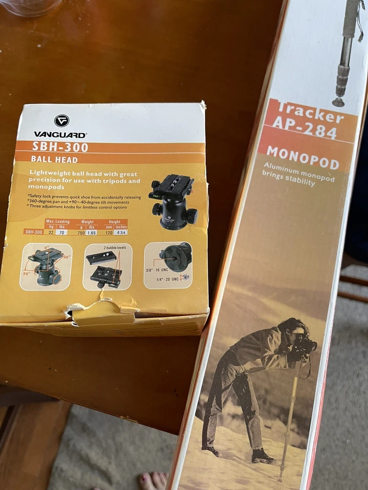 Vanguard Tracker AP-284 AP284 Aluminum 4 Section Monopod And Ball Head, Unope - Image 1 of 1