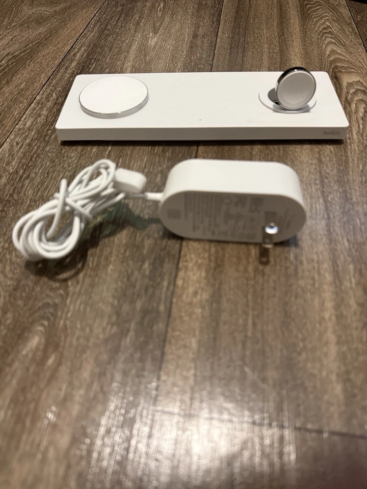 Almofada de carregamento sem fio Belkin BOOST CHARGE PRO 3 em 1 com MagSafe - Branco - Imagem 1 de 4
