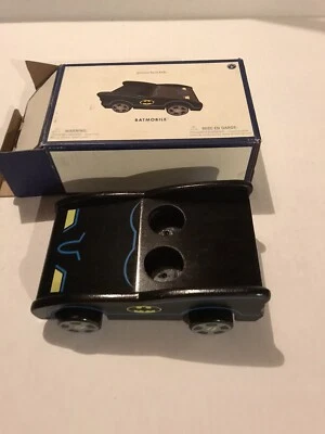 Batmóvel infantil Pottery Barn madeira DC Comics para bonecos colecionáveis de madeira - Imagem 1 de 4