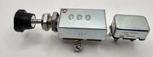 Interruptor de faros Cole Hersee 5050 20A, 6-36V. Con disyuntor 30A - Imagen 1 de 3
