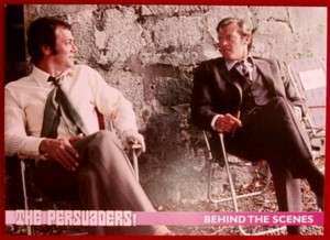 THE PERSUADERS! - Card #30 - BEHIND THE SCENES - Roger Moore & Tony Curtis