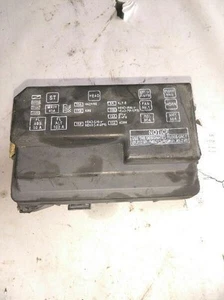 1998 Toyota Corolla LE 4 Door Sedan Fuse Box 1.8 Liter Vin R - Picture 1 of 12