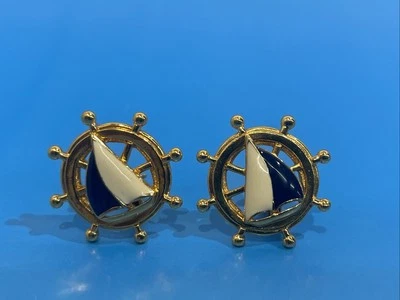 Pendientes Náuticos Vintage Avon Esmalte Velero Barcos Rueda Perforada Tono Dorado Foto 1 de 4