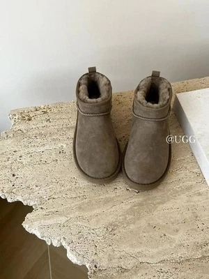NUEVAS Botas UGG Classic Ultra Mini Castaño Para Mujer Foto 1 de 4
