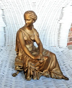 Vintage Metall Bronze Frau sitzt auf Bank Skulptur - Bild 1 von 8