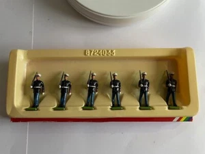 Britain' Metal Models Hand Painted 7302 US Marines 1x Sergeant 5x Marching 1986 - Picture 1 of 13