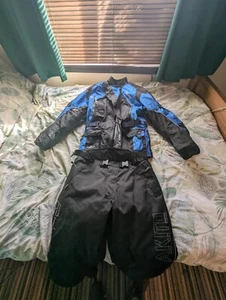 AKITO PYTHON WATERPROOF CE APPROVED ARMOUR MOTORCYCLE TOURING SUIT - Picture 1 of 20