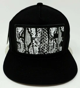 Savage Snapback Cap Mütze Schlangenleder Text Logo 100 % Baumwolle Erwachsene Einheitsgröße schwarz Neu mit Etikett - Bild 1 von 6